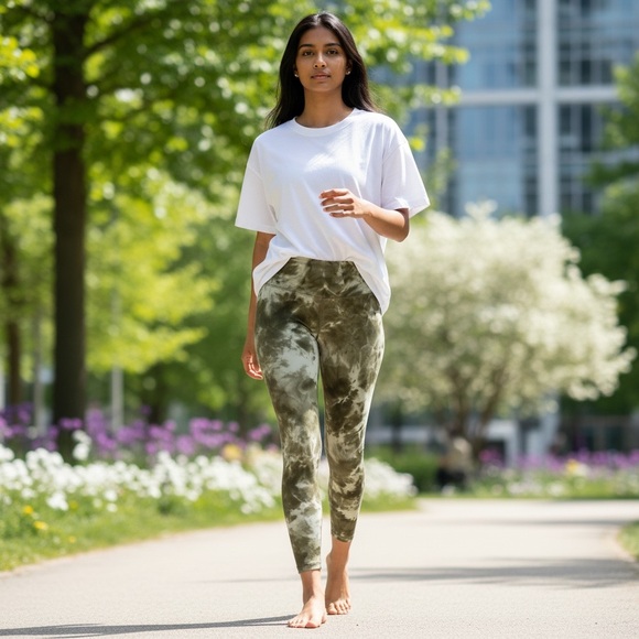 NWT Lululemon Align Pant 25" *Diamond Dye Light Sage Army Green Dark Olive Sz 0 - Picture 8 of 9